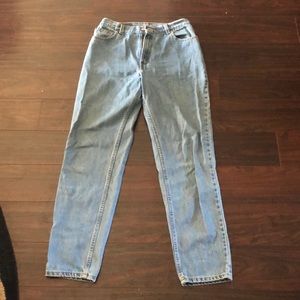 Vintage Levi’s Relaxed Fit & Tapered Leg Size 12